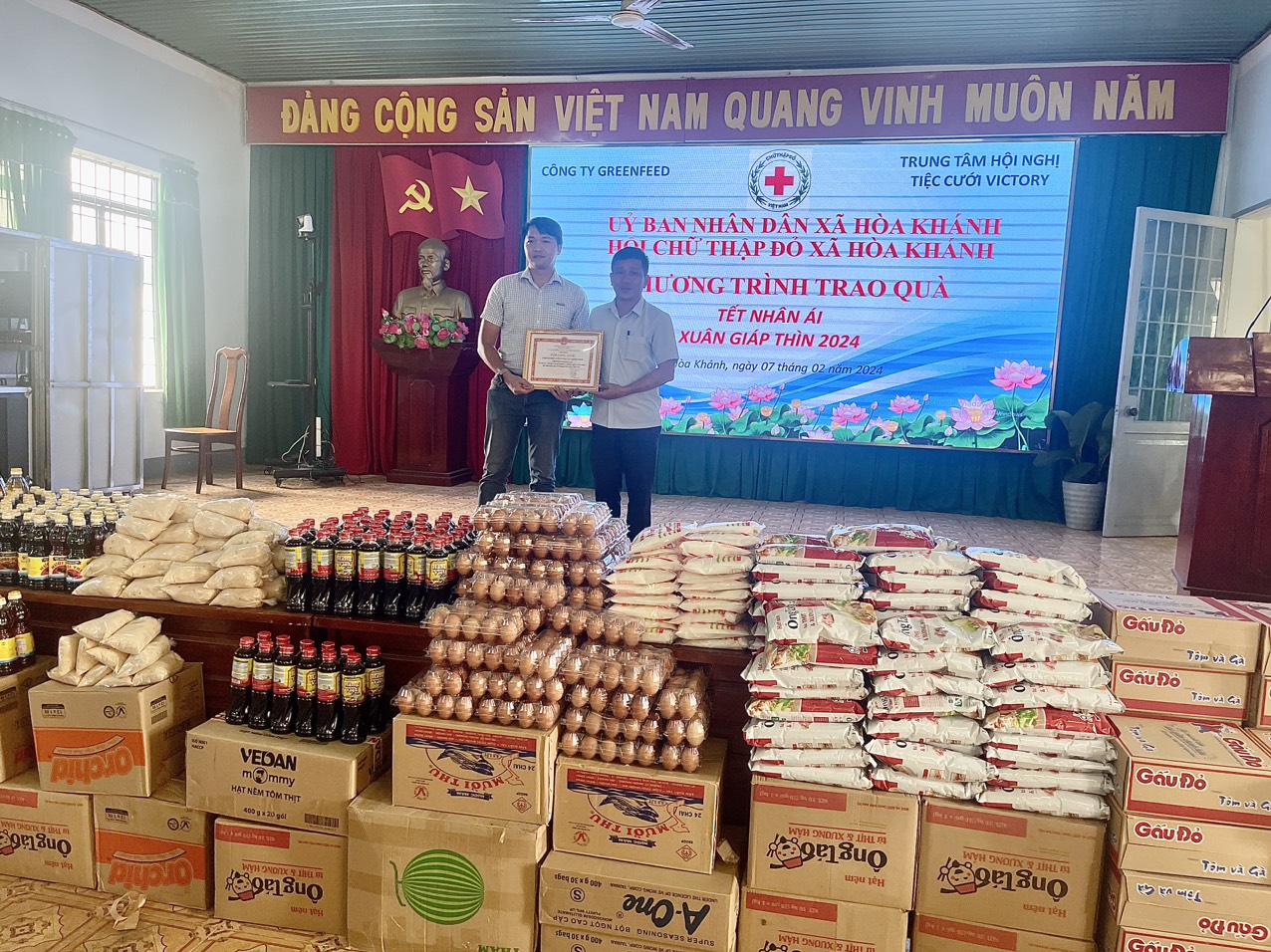 Hội Chữ thập đỏ xã Hoà Khánh: Trao quà “ Tết nhân ái” dịp Tết Nguyên đán Giáp Thìn 2024