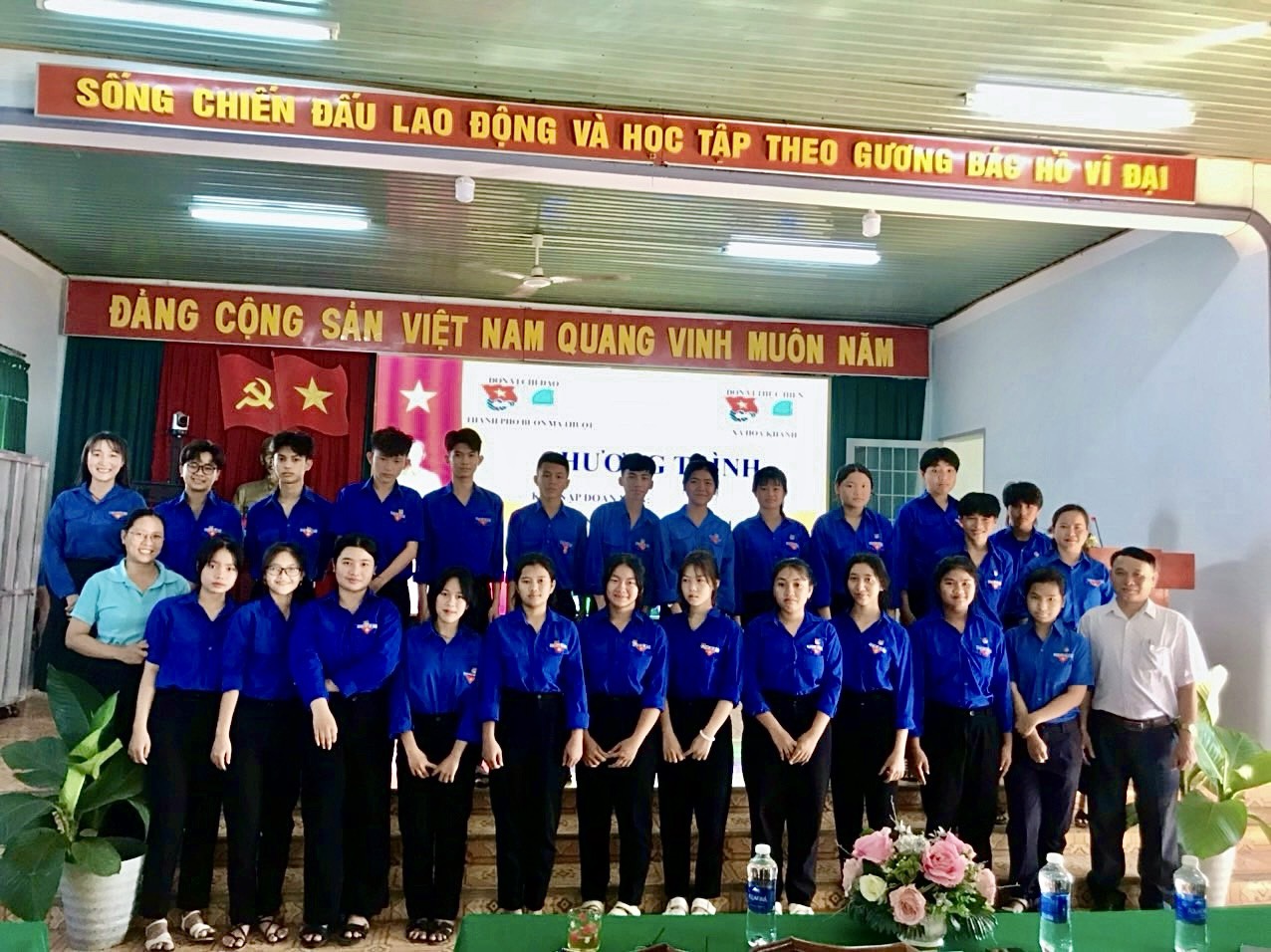  Đoàn thanh niên xã Hoà Khánh tổ chức Lễ kết nạp Đoàn viên mới nhân dịp kỷ niệm 93 năm Ngày thành lập Đoàn TNCS Hồ Chí Minh