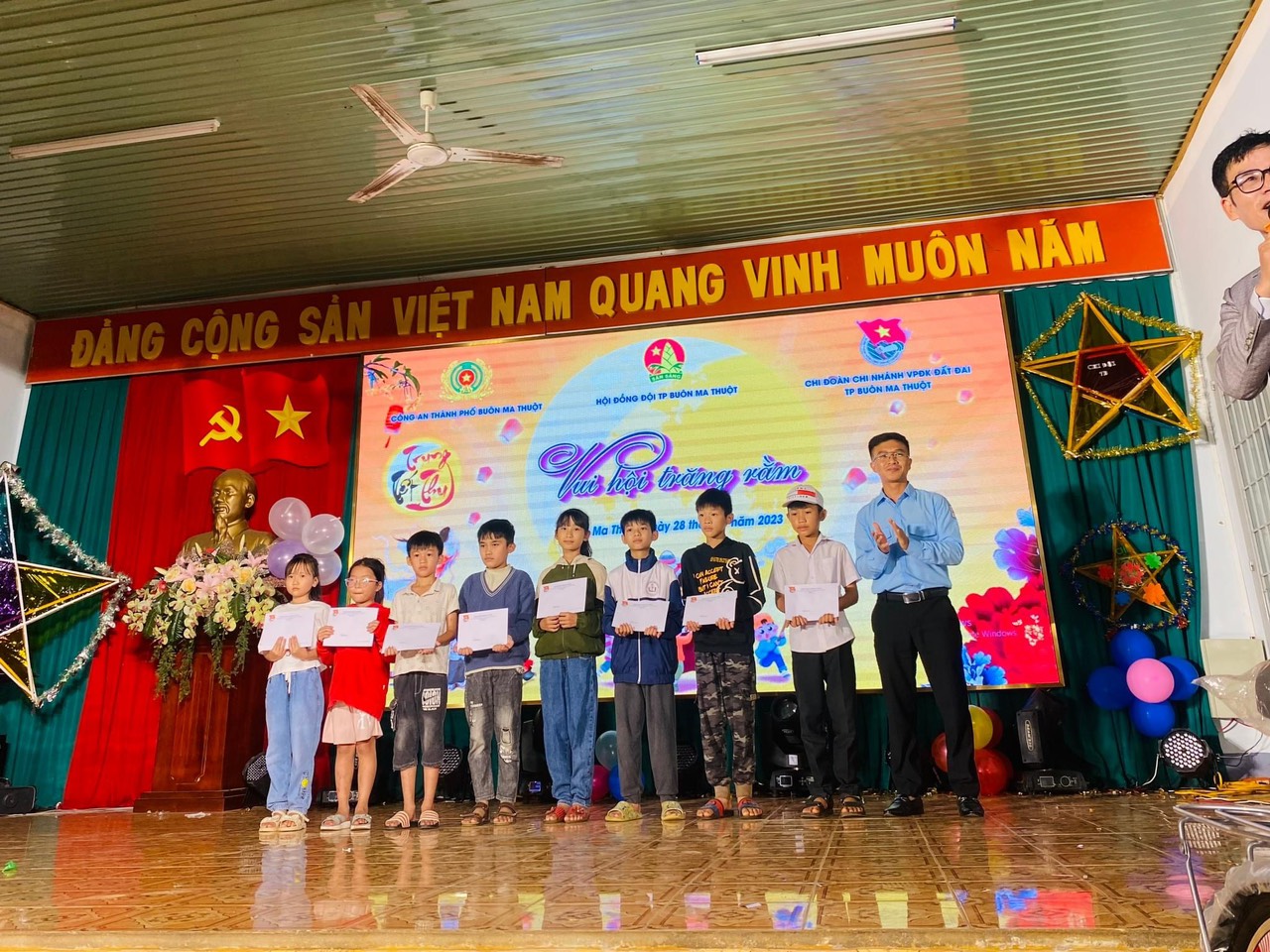 Chương trình" Vui hội trăng rằm" tại UBND xã Hòa Khánh dịp tết Trung Thu năm 2023